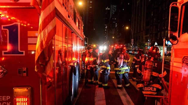Exploze na Manhattanu v New Yorku si vydala nejmn 29 zrannch. Podle ad byla bomba patrn nastraena zmrn. (17.9.2016)