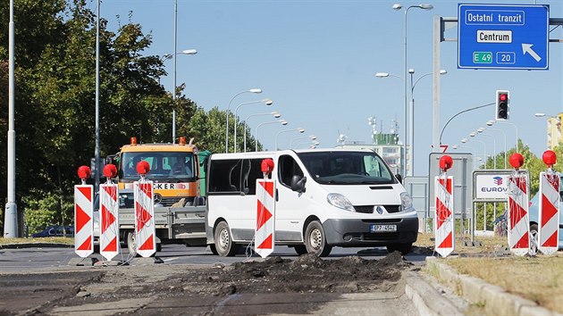 Frzovn siln vrstvy vozovky ve Studentsk ulici v Plzni (15. z 2016)