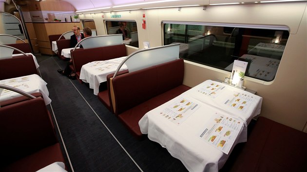 Restauran vz vlakov soupravy ICE 4, kterou v Berln pedstavila spolenost Deutsche Bahn (14. z 2016).