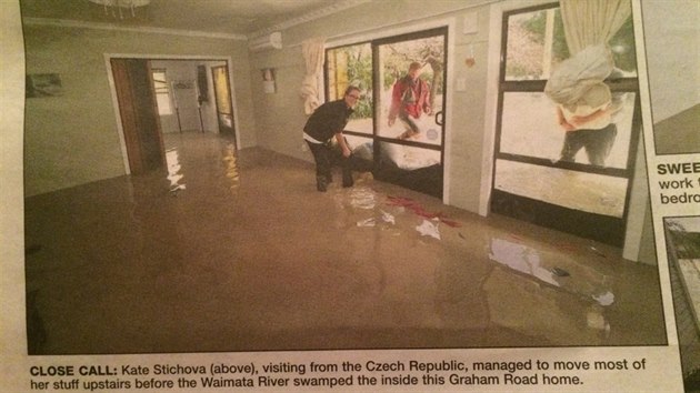 S povodn jsem bojovala do posledn chvle. Voda se ale nedala zastavit a zatopila cel spodn patro. Dostali jsme se i do mstnch novin. 