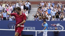 výcarský tenista Stan Wawrinka se raduje ve finále US Open proti Djokoviovi.