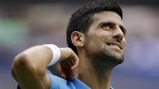 Srbský tenista Novak Djokovi se klebí pi finále US Open.