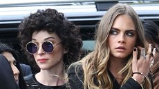 Cara Delevingne se svou bývalou partnerkou St. Vincent alias Annie Clarkovou Cara Delevingne se svou bývalou partnerkou St. Vincent alias Annie Clarkovou