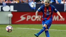 Lionel Messi promuje penaltu v utkání proti novákovi panlské ligy Leganes.