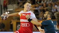 Momentka z extraligového utkání mezi házenkáři Nového Veselí (v červeném) a... Momentka z extraligového utkání mezi házenkáři Nového Veselí (v červeném) a...