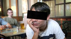 Homosexuální prostitut David na snímku ze srpna 2004, kdy prodával své tělo na... Homosexuální prostitut David na snímku ze srpna 2004, kdy prodával své tělo na...