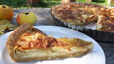 Francouzský koláč z jablek? Nic složitého. Jí se ještě horký a rozhodně stojí... Francouzský koláč z jablek? Nic složitého. Jí se ještě horký a rozhodně stojí...