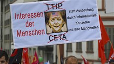Proti dohodám TTIP a CETA protestovaly v Nmecku desítky tisíc lidí (17. záí...