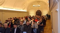 Sál Staré radnice po nákladné rekonstrukci přišel o koberce a kožené sedačky.... Sál Staré radnice po nákladné rekonstrukci přišel o koberce a kožené sedačky....