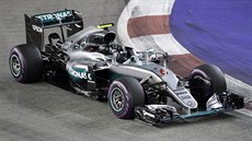 STÍBRNÝ LÍDR. Nico Rosberg vede Velkou cenu Singapuru formule 1.