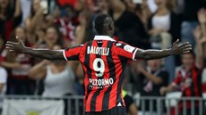 Mario Balotelli z Nice se raduje z gólu v zápase s Marseille. Mario Balotelli z Nice se raduje z gólu v zápase s Marseille.