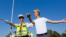 Matyáš Novák se nezříká recese, při úterní policejní akci na hradecké... Matyáš Novák se nezříká recese, při úterní policejní akci na hradecké...
