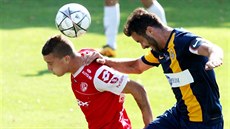 Momentka z utkání Pardubice (ervenobílá) vs. Opava