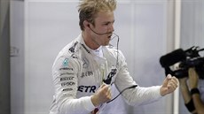 Nico Rosberg se raduje z vítzství ve Velké cen Singapuru.