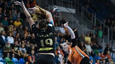 Momentka z odvety 1. kola Poháru EHF mezi Mostem (oranžová) a Belazem Minsk Momentka z odvety 1. kola Poháru EHF mezi Mostem (oranžová) a Belazem Minsk