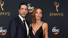 David Schwimmer a Zoe Buckmanová na cenách Emmy (Los Angeles, 18. záí 2016)