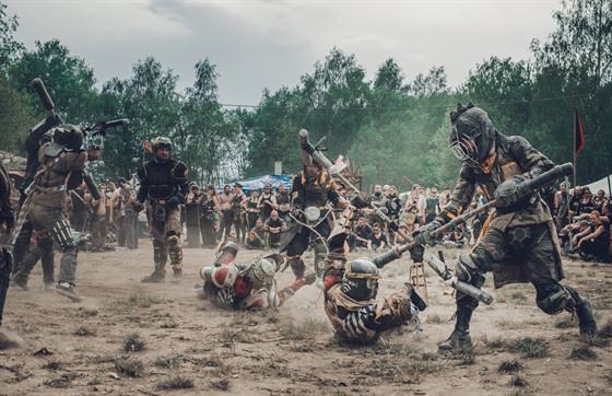 Masky, souboje a modiny  to je jugger. Tedy jeho ostejí verze.