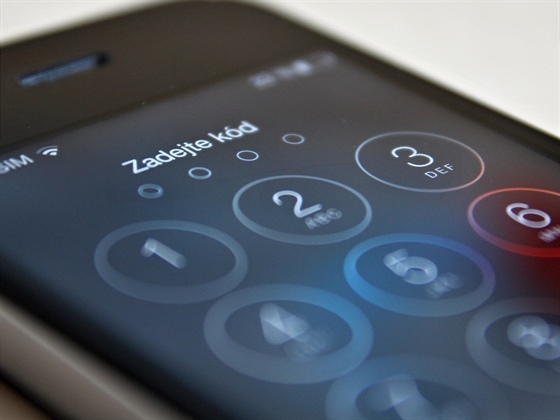 Federální agenti poádali Apple o odblokování iPhon stelce. Opt nepochodili. (ilustraní snímek)