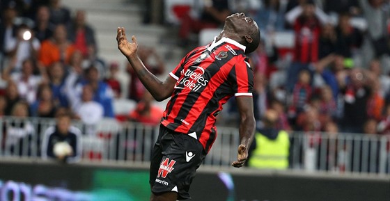 Mario Balotelli v dresu Nice záí. Dvma góly pispl k výhe nad Monakem.