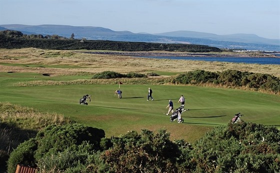 Ve Skotsku se slavilo 400leté výročí golfu, obřadu se zúčastnily téměř všechny královské golfové kluby z celého světa.