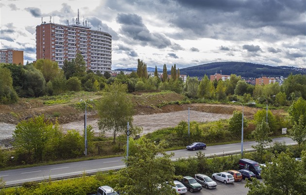 Demolice torza nedostavného obchodního domu na Jiních Svazích je u konce....