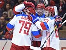 Jevgenij Kuzncov dal gól na 2:1 pro Rusko a následn slavil s Andrejem...