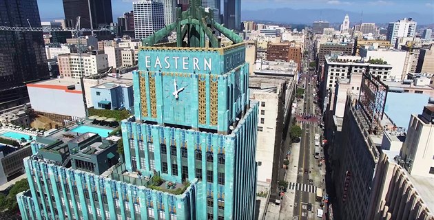 Budova z období slavného stylu art deco patří v Los Angeles k nejpopulárnějším. Budova z období slavného stylu art deco patří v Los Angeles k nejpopulárnějším.