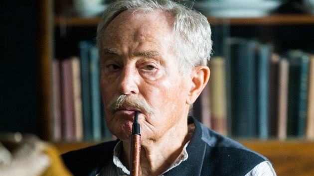Jan Tříska jako dědeček ve filmu Po strništi bos Jan Tříska jako dědeček ve filmu Po strništi bos