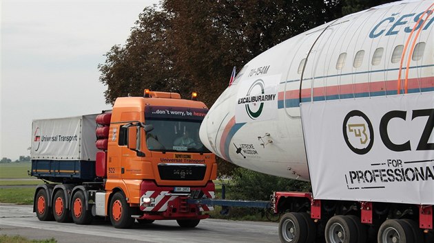 Vytlačování na "vzlet" povoleno a zahájeno. Během úvodního manévru - couvání... Vytlačování na "vzlet" povoleno a zahájeno. Během úvodního manévru - couvání...