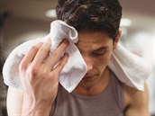 V potu se v posilovnách mučíme kvůli tlaku okolí, ne z pozitivní motivace a... V potu se v posilovnách mučíme kvůli tlaku okolí, ne z pozitivní motivace a...