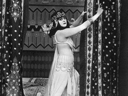 Hereka Theda Bara byla jedním z prvním opravdových hollywoodských sexsymbol....