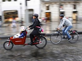 Paíský den bez aut ocenili pedevím cyklisté. (25. záí 2016)