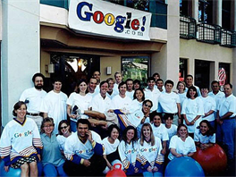 1999 - V roce 1999 u mla spolenost Google desítky zamstnanc a pesthovala...