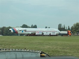 Celý pátek a sobotu cestoval trup letadla Tu-154 z Prahy do kunovického muzea....