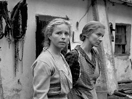 Julie Juritová a Daniela Koláová v seriálu Synové a dcery Jakuba skláe (1985)