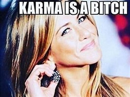 Karma je mrcha, stojí v jednom z vtípk s obrázkem vysmáté Jennifer...
