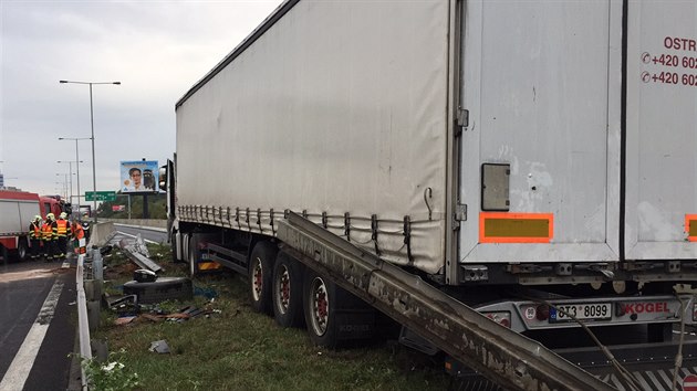 Nehoda kamionu zablokovala trboholskou spojku (21. z 2016)