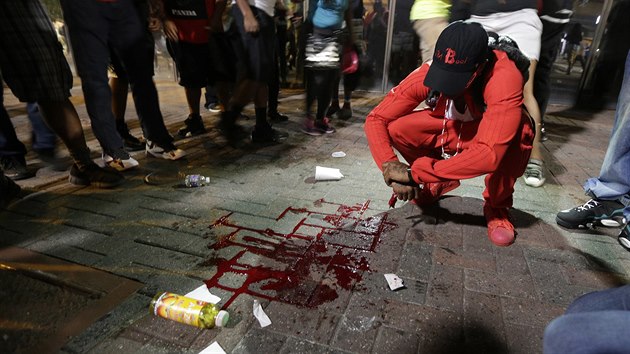 Druhou noc protest v americk Charlotte provzely nsiln stety mezi polici a demonstranty (22. z 2016)