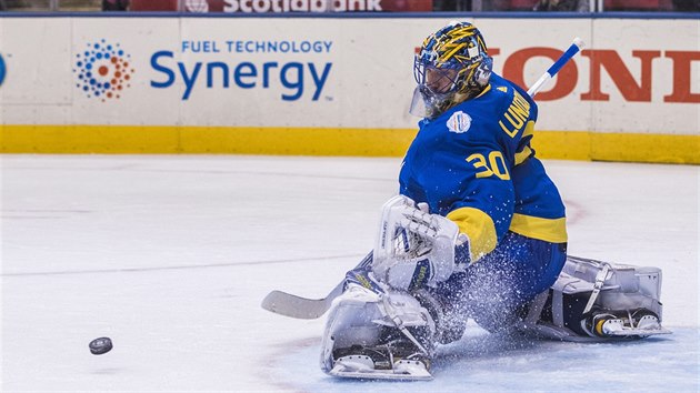 Brank vdska Henrik Lundqvist vyr stelu betonem.