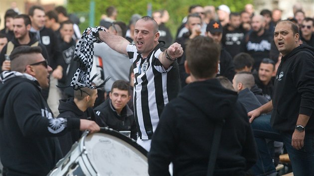 ekn na utkn se Slovanem si ekov v Liberci krt skandovnm bojovch hesel.