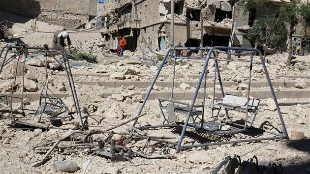 Aleppo a jeho okol v poslednch dnech trp nekoncm bombardovnm. Jednn o pm jsou bezvsledn (28. z 2016)