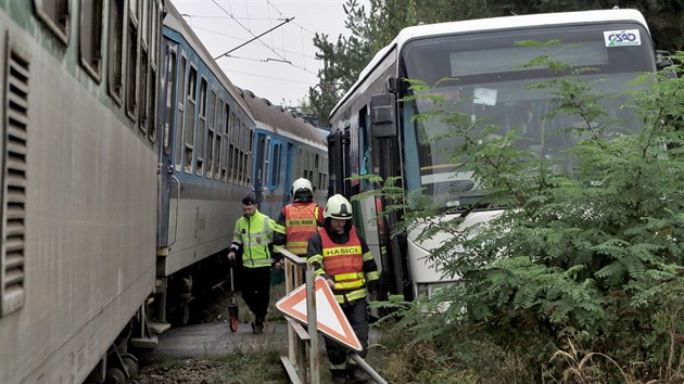 U Luan na Plzesku se srazil osobn vlak s autobusem. (20. z 2016)