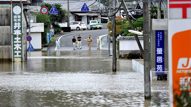 Na jihozpad Japonska udeil mohutn tajfun Malakas (20. z 2016).