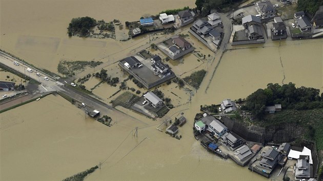 Na jihozpad Japonska udeil mohutn tajfun Malakas (20. z 2016).