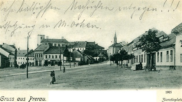 Pohled ne perovsk erotnovo nmst v roce 1905. Jde o jednu z pohlednic i fotografi z uniktn obrovsk sbrky Jiho Rosmuse.