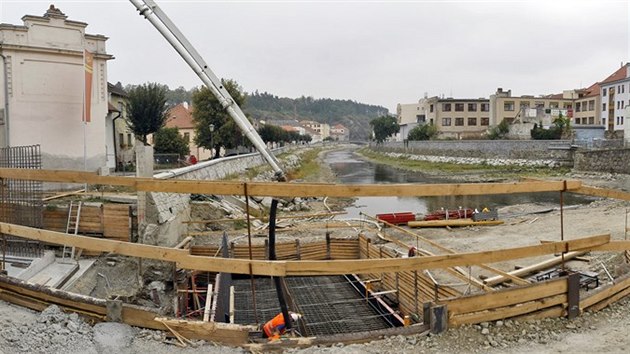 Stavba Podklterskho mostu v Tebi jde velice pomalu. Reln hroz, e do zimy dokonen nebude.