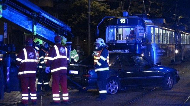 V Sokolovsk ulici se stetla tramvaj s autem (21.9.2016).