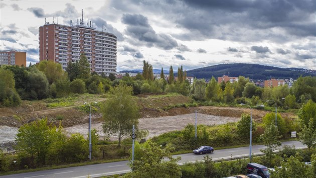 Demolice torza nedostavnho obchodnho domu na Jinch Svazch je u konce. Radnice stle nev, jak msto vyut.