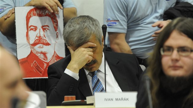 Ldr KSM Ivan Mak na snmku z roku 2012, kdy lid protestovali proti asti komunist v krajsk koalici.