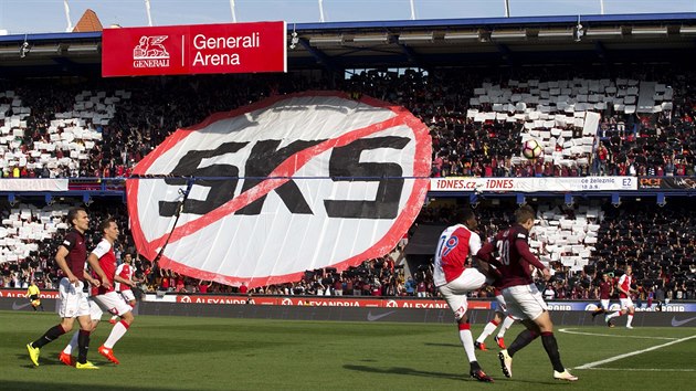 CHOREO. Sparant fanouci a jejich choreografie bhem derby